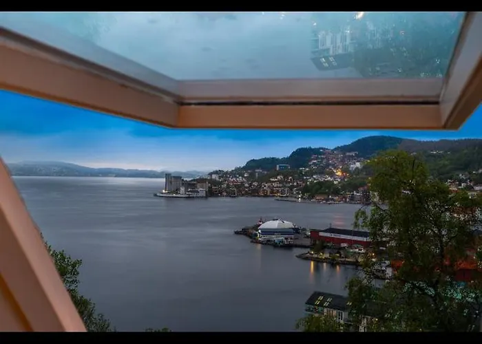 아파트 Nydelig Toppleilighet 70m2 베르겐